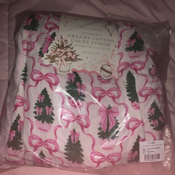 NEW Envogue Coquette Christmas Trees Blanket NWT - Picture 2 of 4